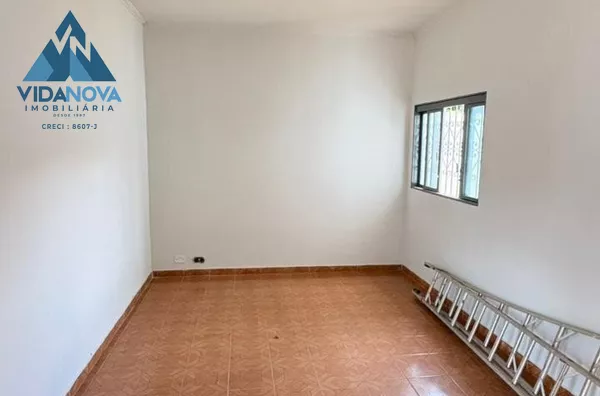 CASA PARA LOCAÇÃO COM 3 QUARTOS SENDO 1 SUITE E ÁREA DE LAZER NO FUNDO - ALUGUE JÁ!!