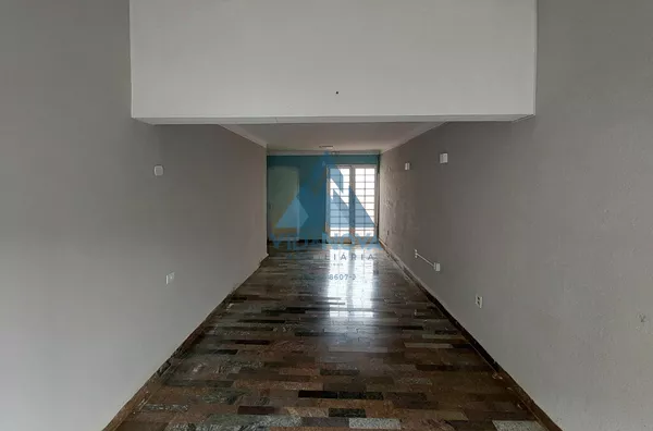 Amplo imóvel com varias salas no centro