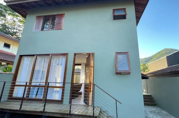 Casa + Chalés: Versatilidade em Um Só Endereço