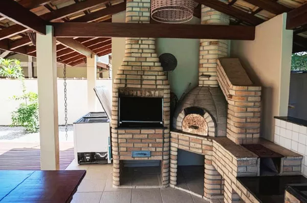 Casa Aconchegante com Piscina e Espaço Gourmet a 300 Metros da Praia