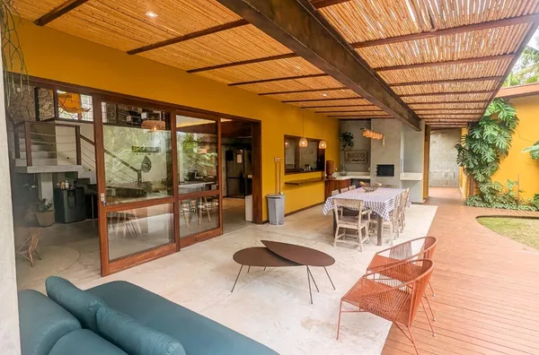 Refúgio Tropical a 180m do Mar: Conforto, Natureza e Puro Estilo Praiano