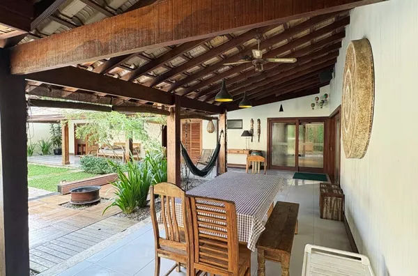 Casa com piscina rua Par – para até 12 pessoas