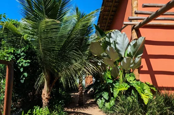 Casa charmosa com jardim encantador - Rua Par - 350 metros da praia