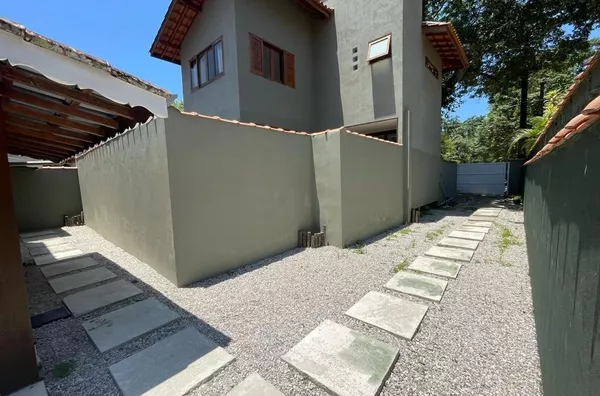 Casa + Chalés: Versatilidade em Um Só Endereço