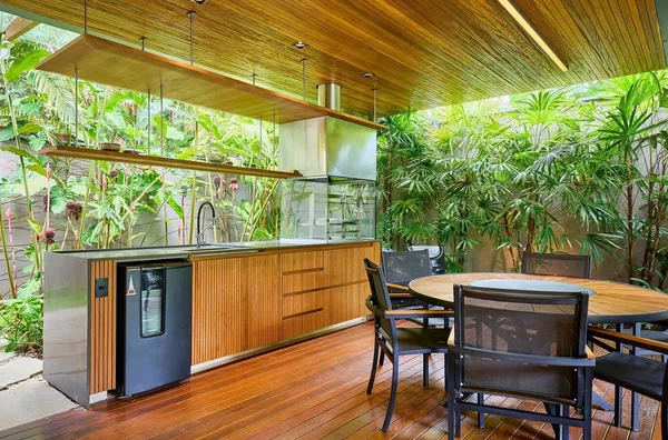 Casa maravilhosa a 30 metros do mar: lado par - 5 suítes