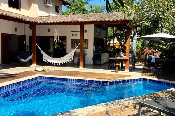 Paraíso em Itamambuca: Piscina com Raia, Área Gourmet Completa, Rua Par