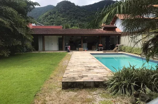 Bela casa a venda no bairro da Ressaca em Ubatuba