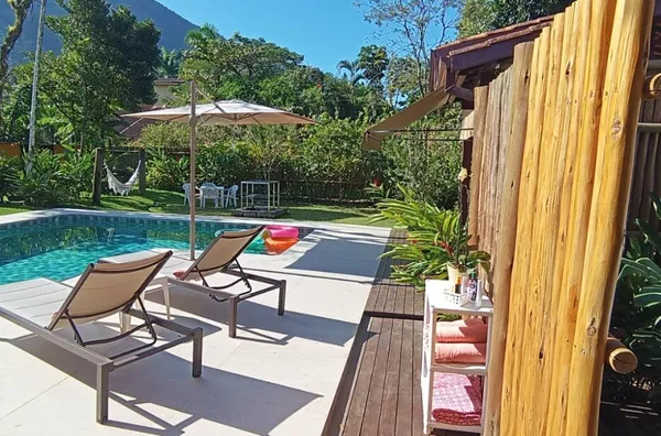 Alto Astral em Itamambuca: Rua Par · Piscina · 100m da Areia