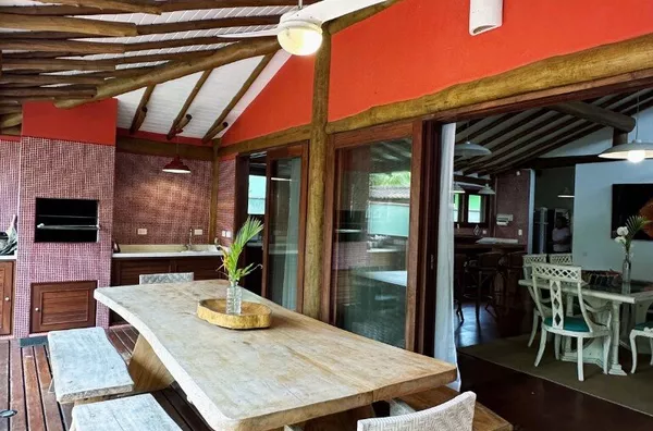 300 metros da praia, conforto e natureza em perfeita harmonia