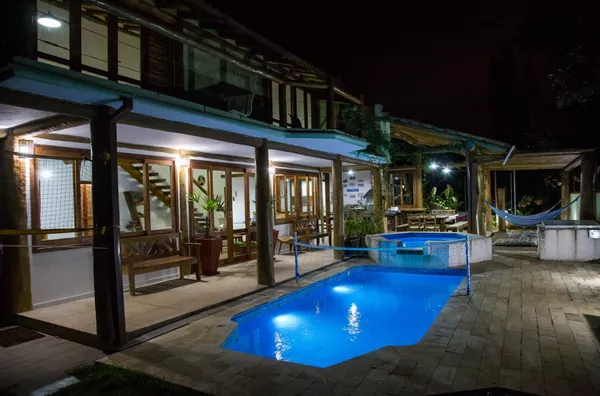 CASA EM ITAMAMBUCA, COM PISCINA – 4 SUÍTES