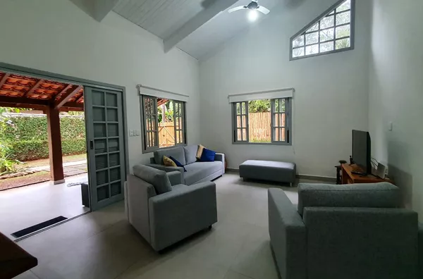 CASA AMPLA E  AREJADA A 500 METROS DO MAR