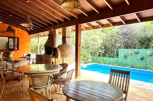 Casa à venda – lado par, 120m da praia