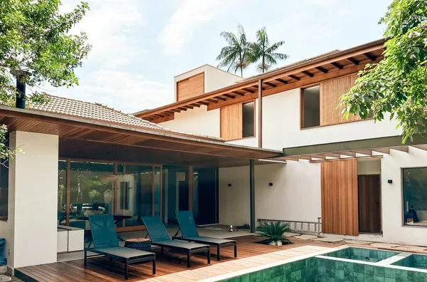 Casa Alto Padrão com Piscina, Jacuzzi e Energia Boa - Rua Par