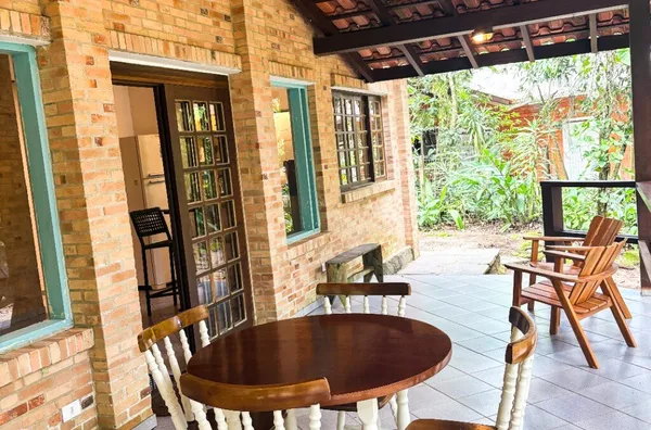 Casa Completa com Varanda e Área Verde