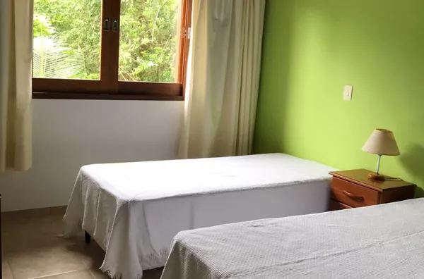 CASA A 50 METROS DA PRAIA EM ITAMAMBUCA 