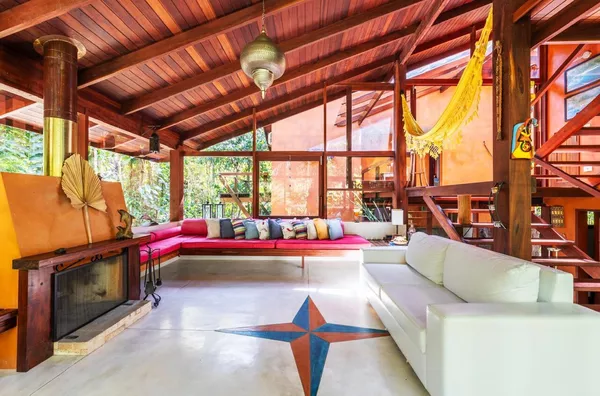 Casa à venda na Praia do Félix – Conforto, natureza e sofisticação