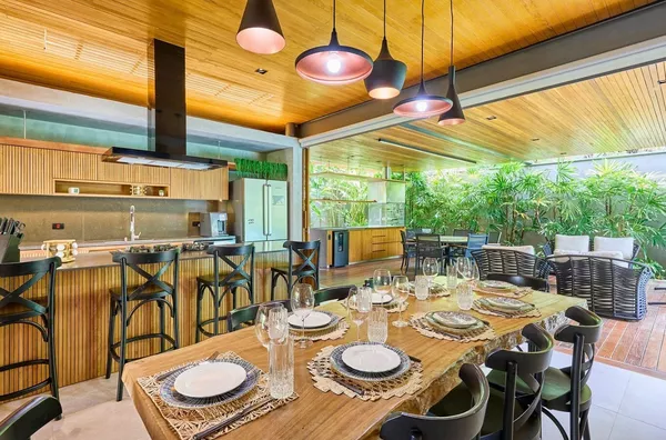 Casa maravilhosa a 30 metros do mar: lado par - 5 suítes