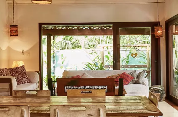 CASA CONFORTAVEL COM JARDIM INCRIVEL, 100 MTS DO MAR