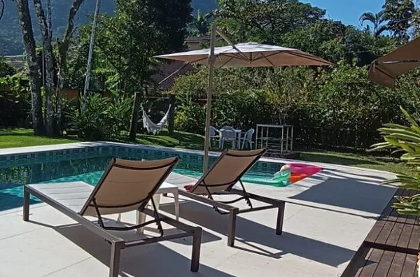 Alto Astral em Itamambuca: Rua Par · Piscina · 100m da Areia