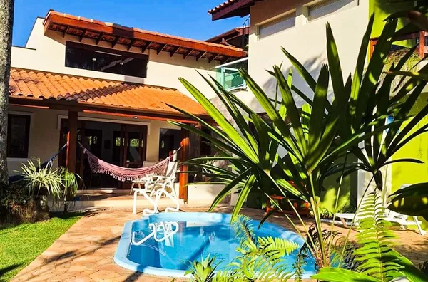 Casa em condomínio para venda, 50m da Praia