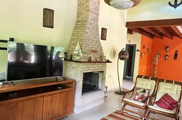 Casa à venda – lado par, 120m da praia