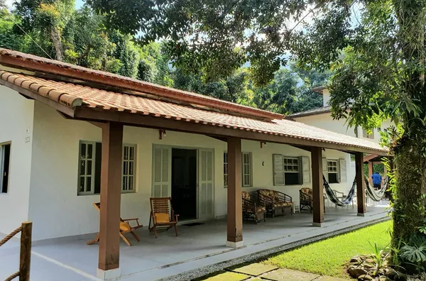 CASA AMPLA E  AREJADA A 500 METROS DO MAR