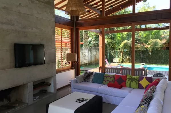 CASA MODERNA A 250 METROS DA PRAIA