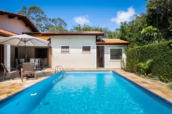 4 suítes climatizadas - Piscina - 180m da Praia