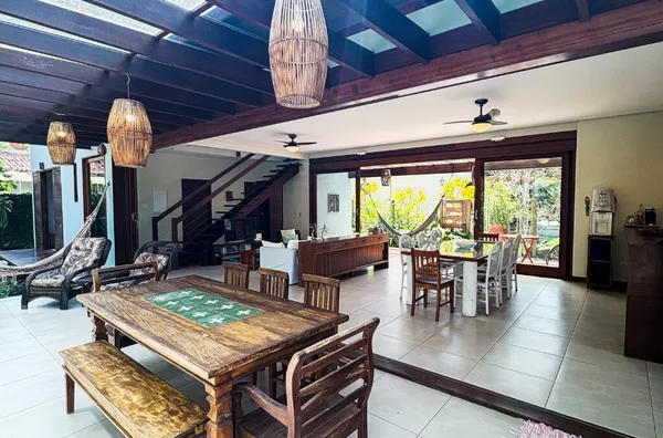 Casa Estilosa onde o conforto encontra a essência da natureza