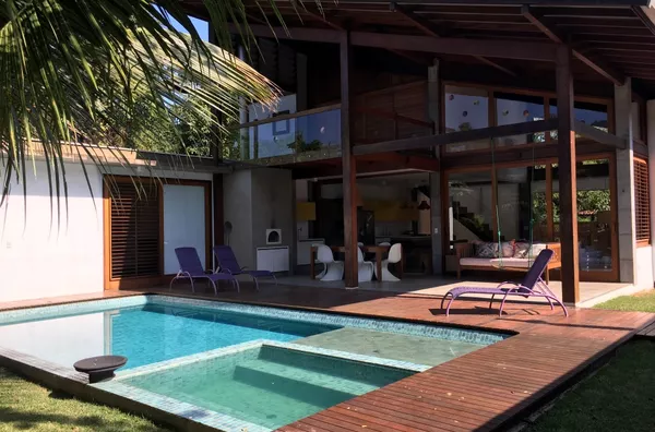 CASA MODERNA A 250 METROS DA PRAIA