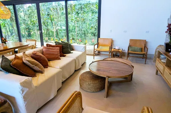 Casa novíssima, elegante - 130 metros da praia - Rua Par