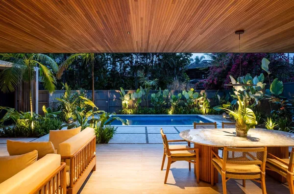 Design, conforto e mar — a essência de Itamambuca em uma casa exclusiva.