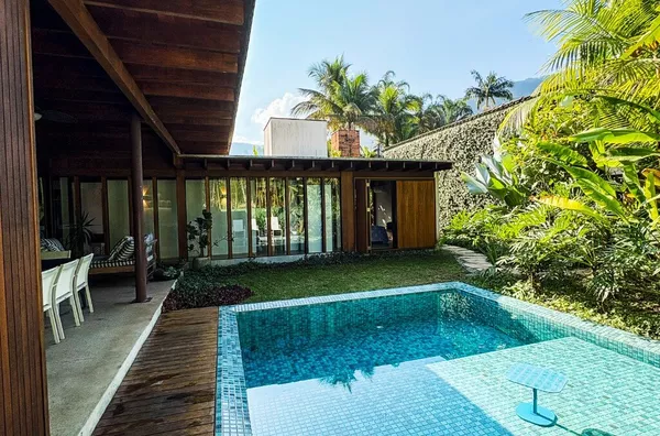 Exclusiva! A 80m da praia - Rua Par - Piscina - 3 Suítes