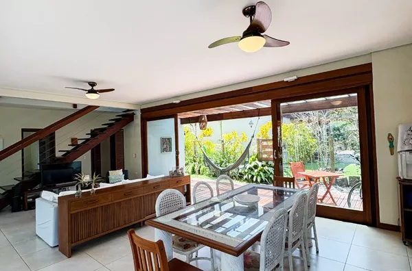 Casa Estilosa onde o conforto encontra a essência da natureza