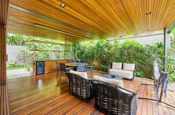 Casa maravilhosa a 30 metros do mar: lado par - 5 suítes