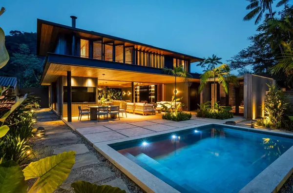 Design, conforto e mar — a essência de Itamambuca em uma casa exclusiva.