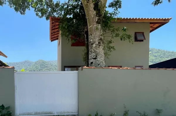 Casa + Chalés: Versatilidade em Um Só Endereço