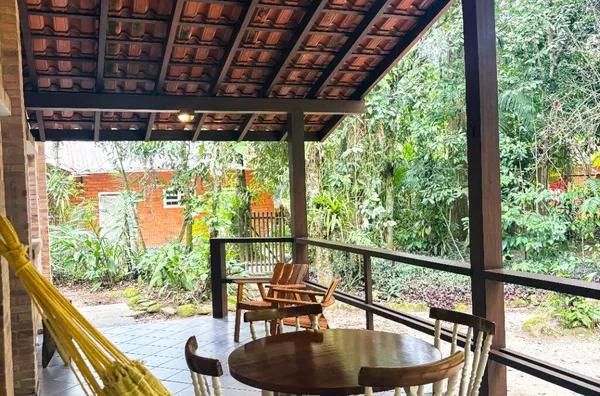 Casa Completa com Varanda e Área Verde