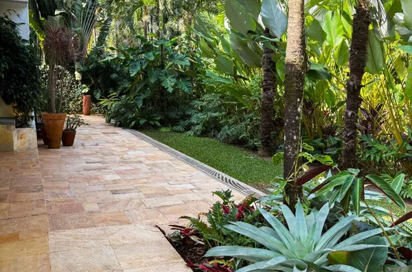 5 suítes a poucos passos do paraíso!