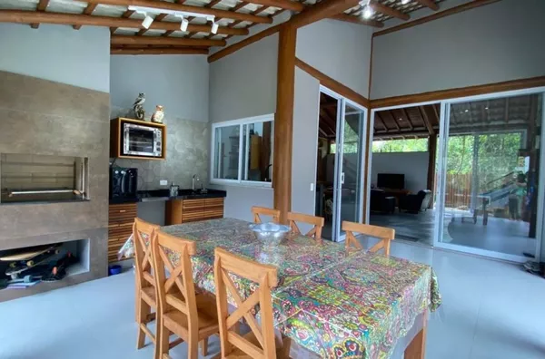 casa moderna em itamambuca