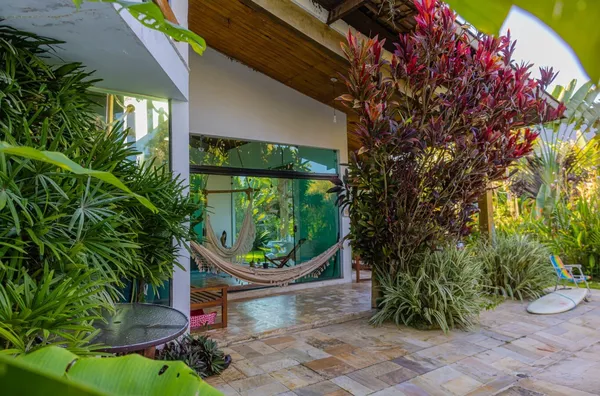 Maravilhosa casa à venda, a apenas 90 metros da praia!