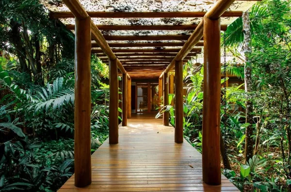 LINDA CASA, POUCOS METROS DO MAR..