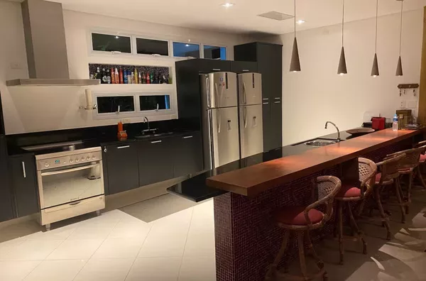 Casa com piscina - Rua Par - 150m do mar – vibe pé na areia