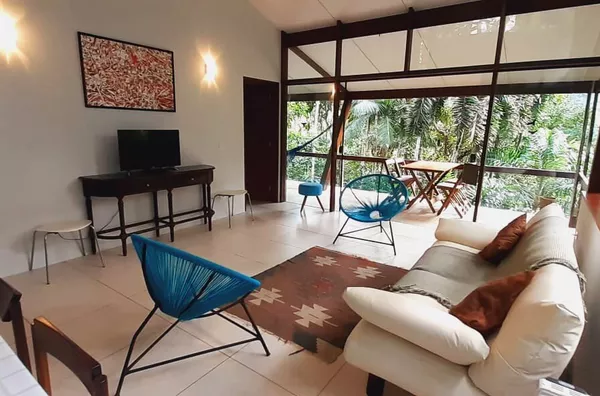 Casa em condomínio, Prumirim, toda avarandada - 200m da praia