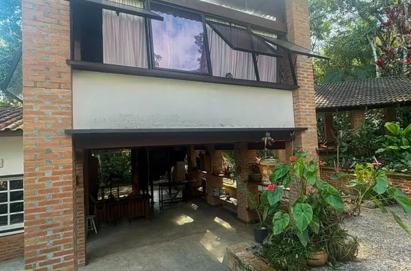 Casa com Alma Artística e Charme Rústico na Praia do Prumirim