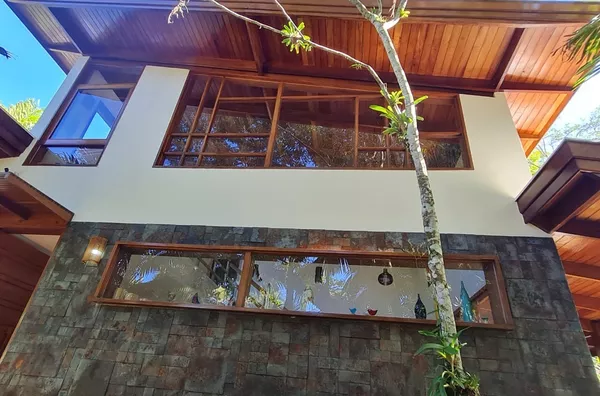 CASA ALTO PADRAO COM AQUECIMENTO SOLAR