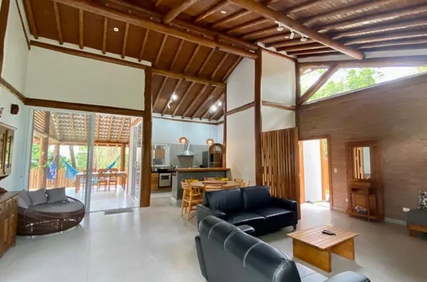 casa moderna em itamambuca