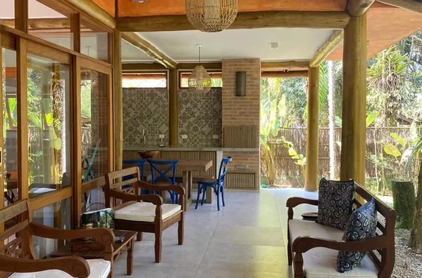 Linda casa inspirada em bali, a casa fica a 450 metros da praia