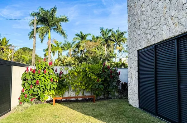 6 suítes com piscina - 300m da Praia