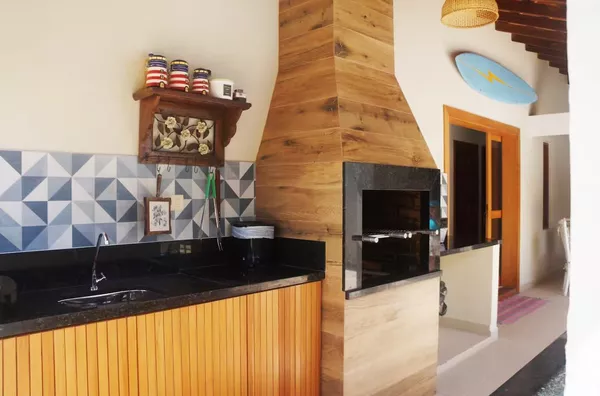 4 suítes climatizadas - Piscina - 180m da Praia